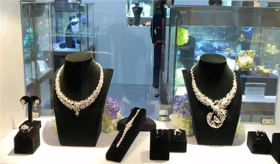 獻(xiàn)禮老鳳祥170周年華誕 全品類(lèi)精品閃耀香港珠寶首飾展覽會(huì)